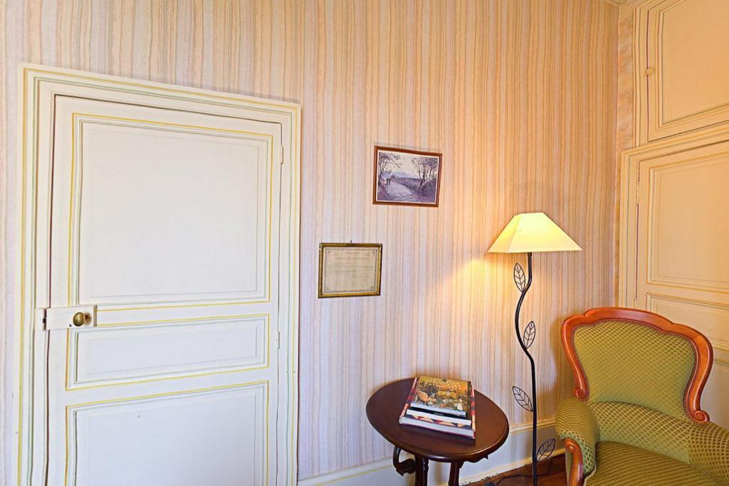 Amphore Du Berry Saint-Amand-Mont-Rond Стая снимка